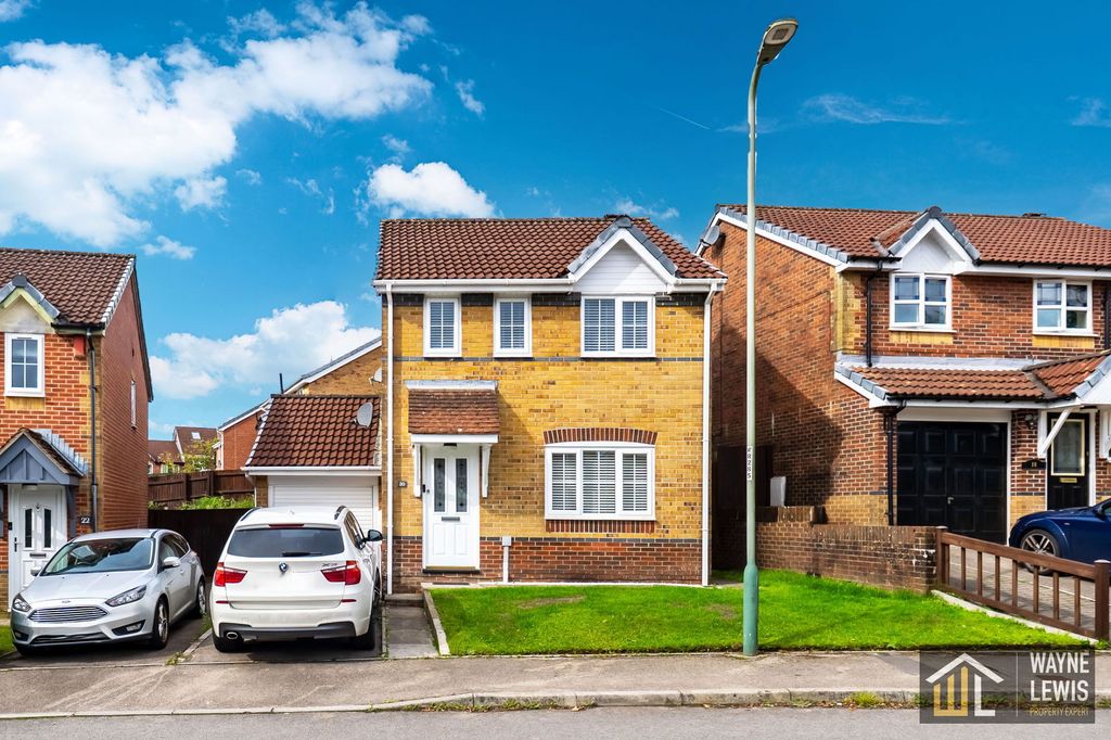 Property photo 1 of 32