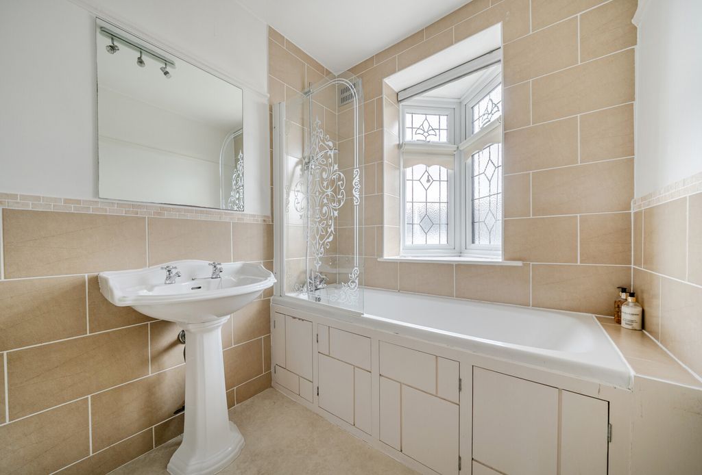 Property photo 2 of 13 1373795-13-6900cd...