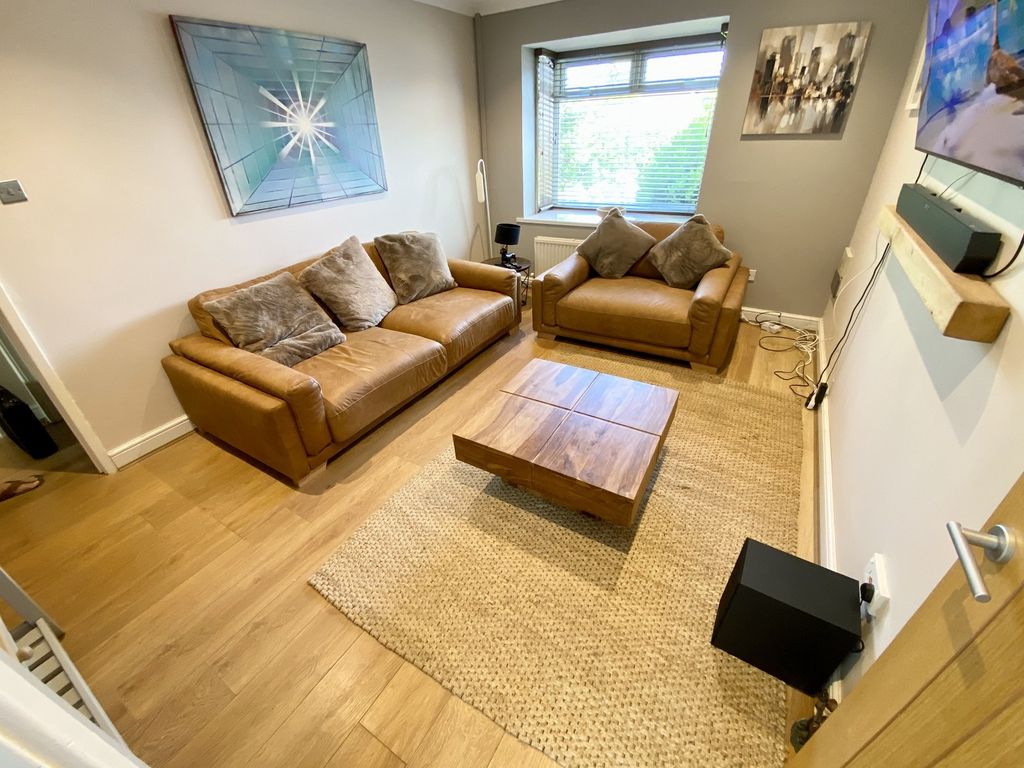 Property photo 2 of 14 Lounge