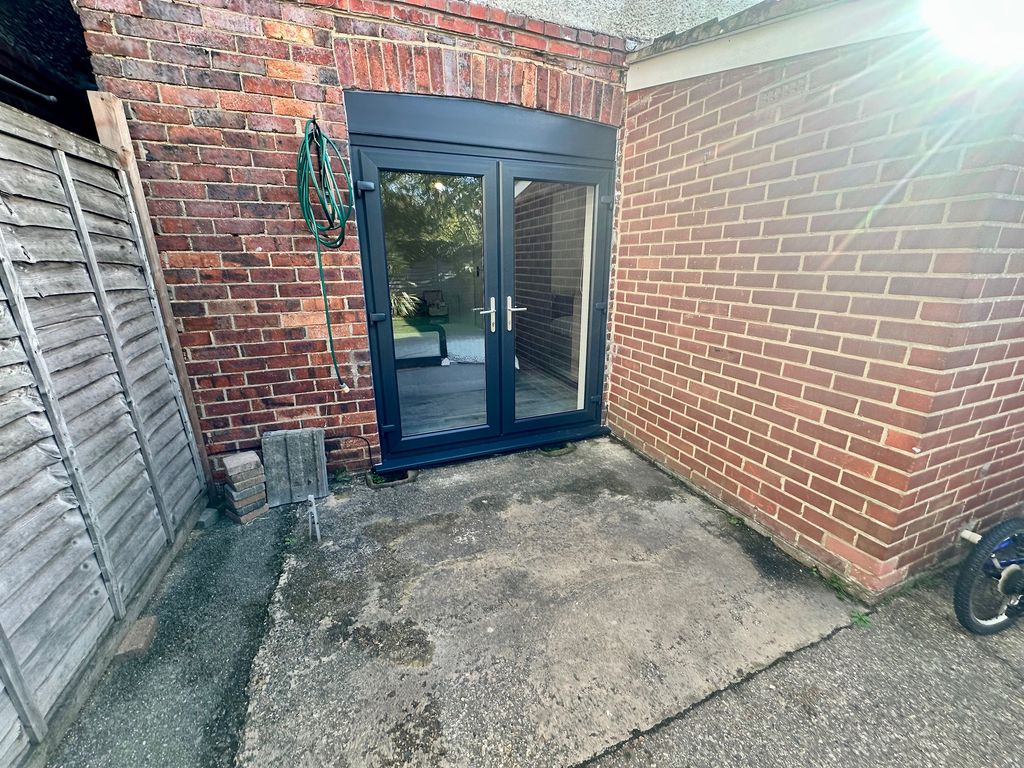 Property photo 2 of 19 Image