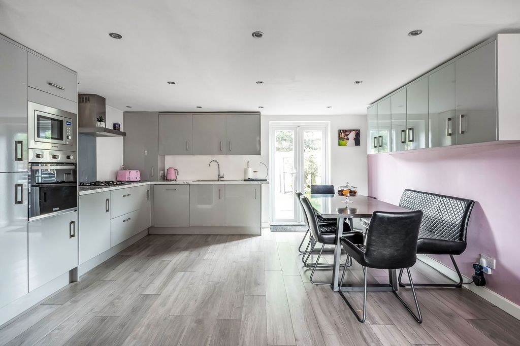 Property photo 1 of 23