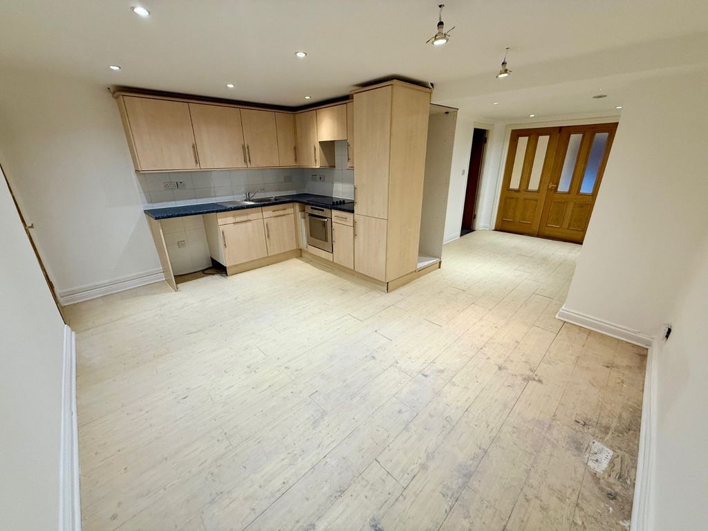 Property photo 3 of 10 Picture No. 11