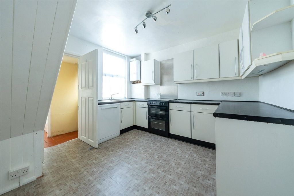 Property photo 1 of 18 Picture No. 05