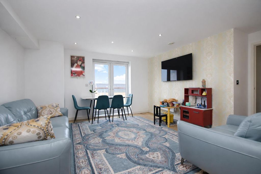 Property photo 1 of 8 22A1284E-Af15-46d4-Ab56-46F94Bd9d1d4.Png