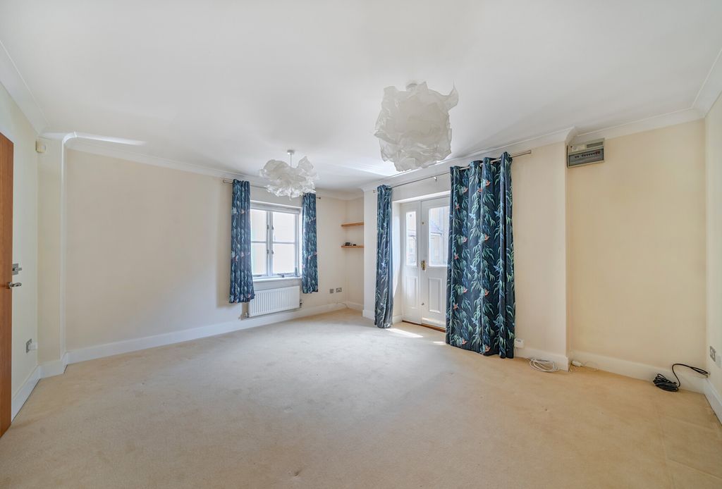 Property photo 2 of 14 Sitting Room