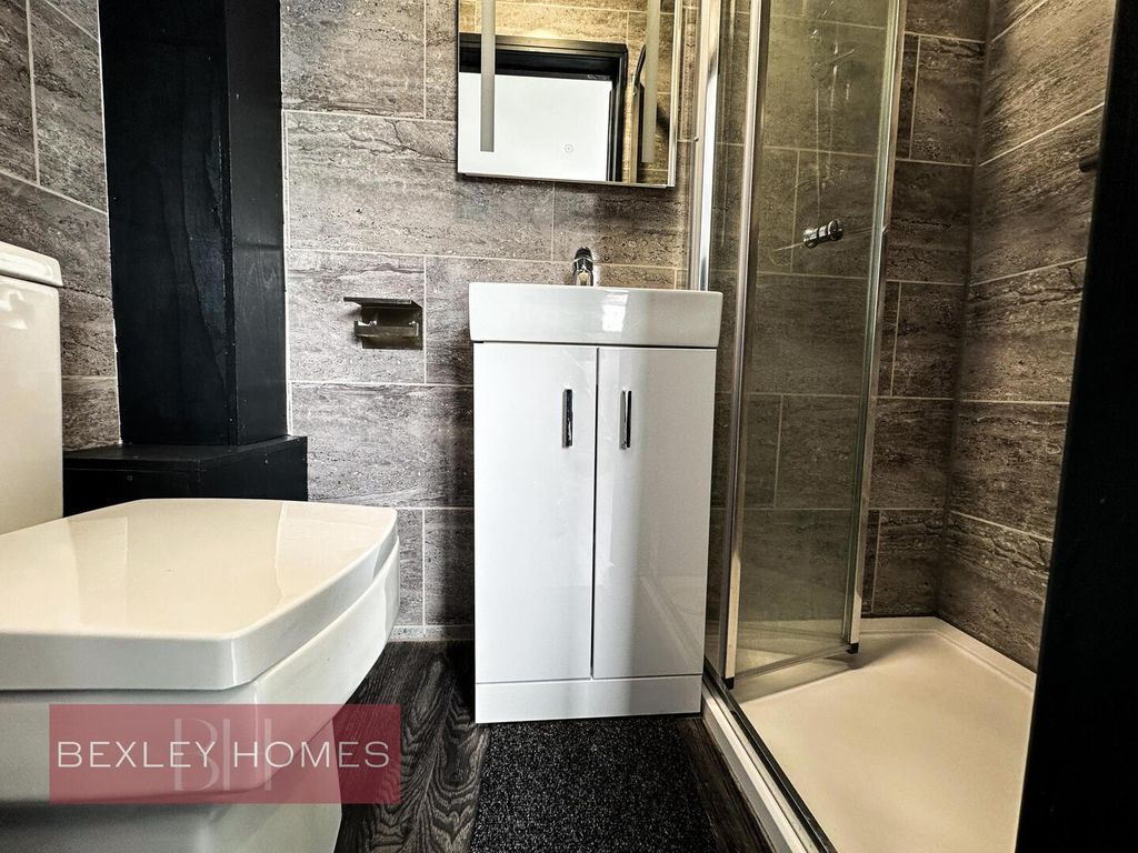 Property photo 2 of 6 Bathroom