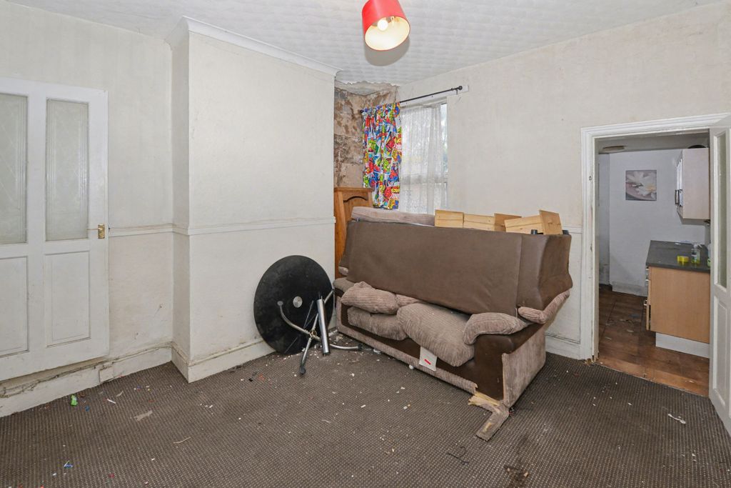 Property photo 2 of 17 254 Wolverhampton Road, Walsall, Ws2 8Rq