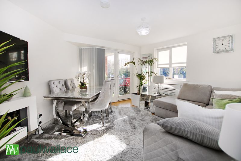 Property photo 2 of 11 Lounge