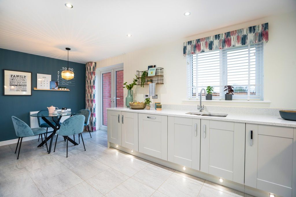 Property photo 3 of 12 Kitchen Breakfast Area