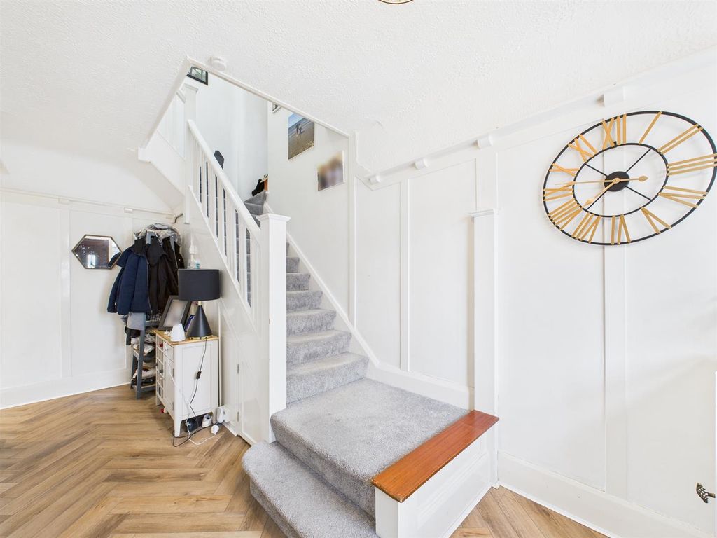 Property photo 3 of 41 Cam03604G0-Pr0185-Still001.Jpg