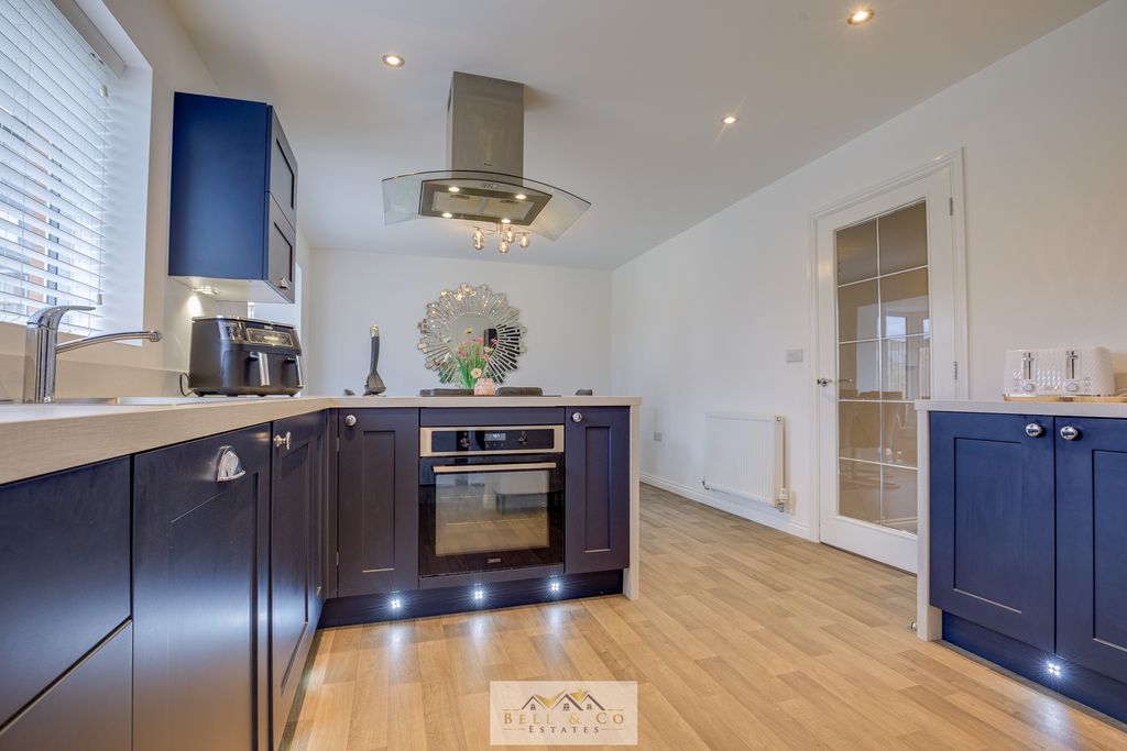 Property photo 2 of 32