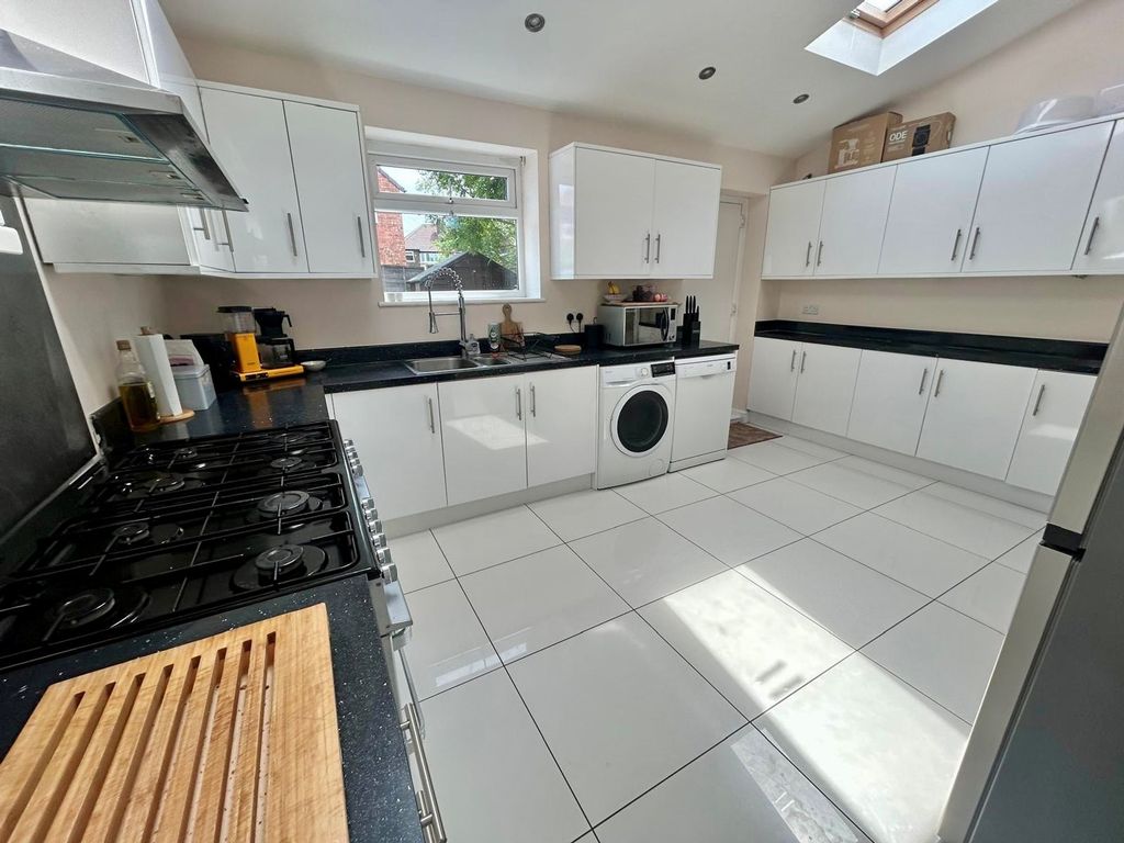 Property photo 2 of 18 Kitchen