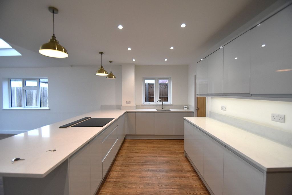 Property photo 3 of 17 Kitchen