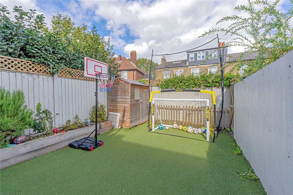 Property photo 2 of 15 Picture No. 27