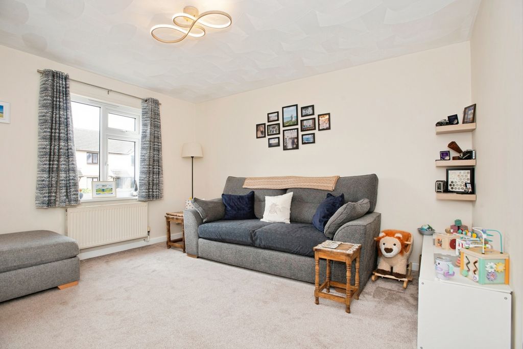 Property photo 2 of 26 Lounge