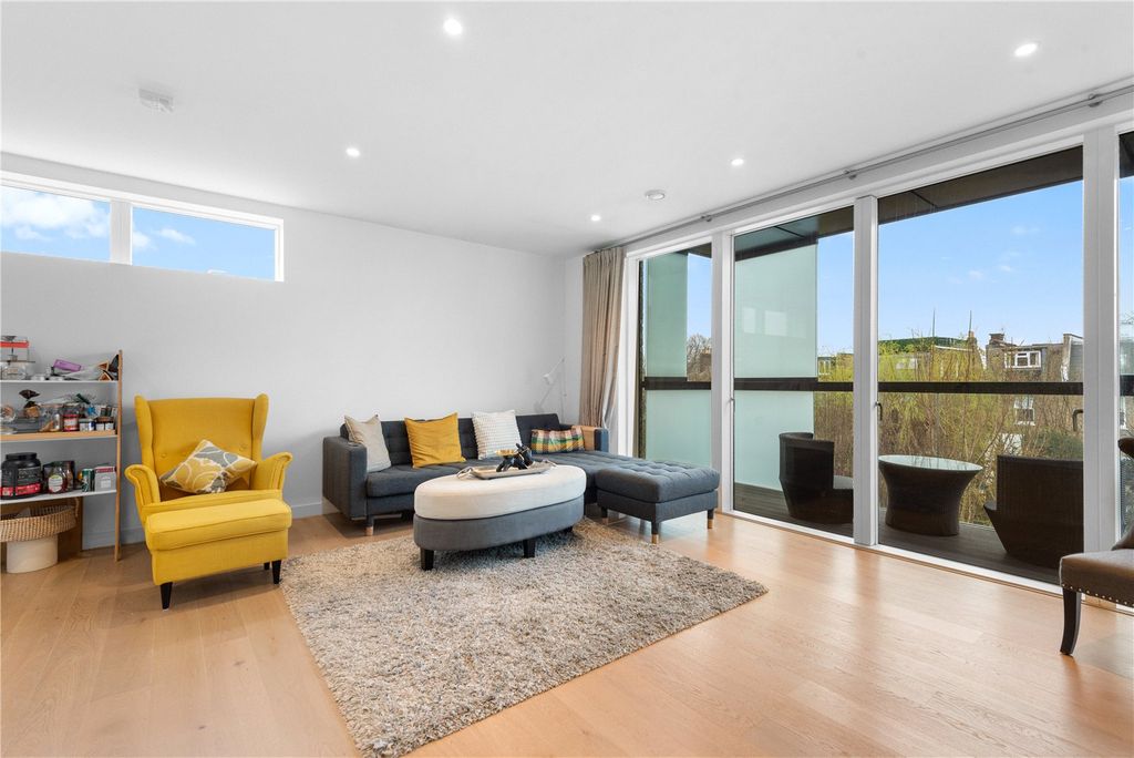 Property photo 2 of 8 Reception Room