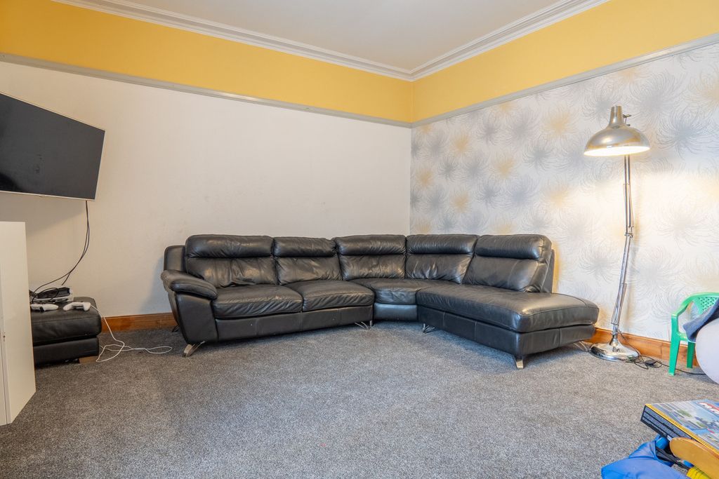 Property photo 2 of 26
