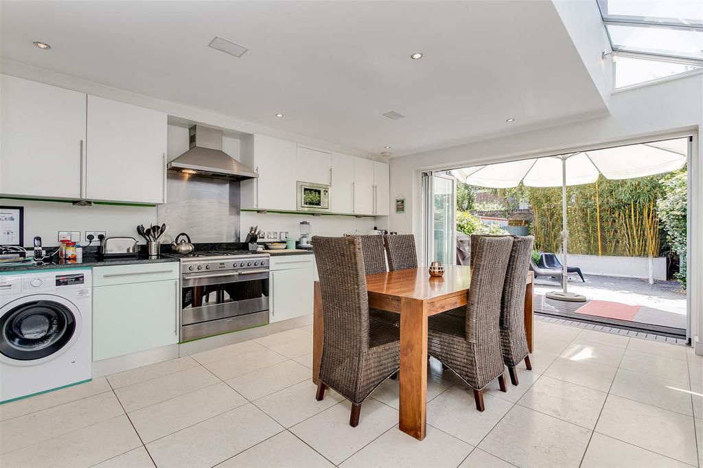 Property photo 1 of 11 Cranbrook Road