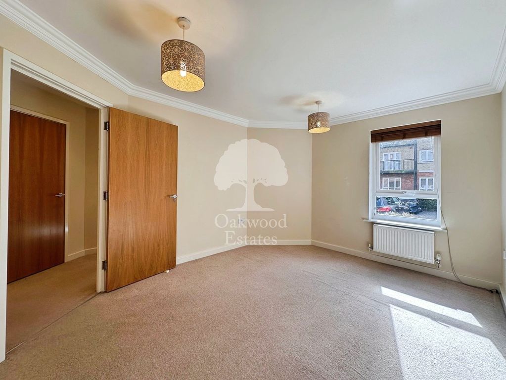 Property photo 3 of 17 Lounge