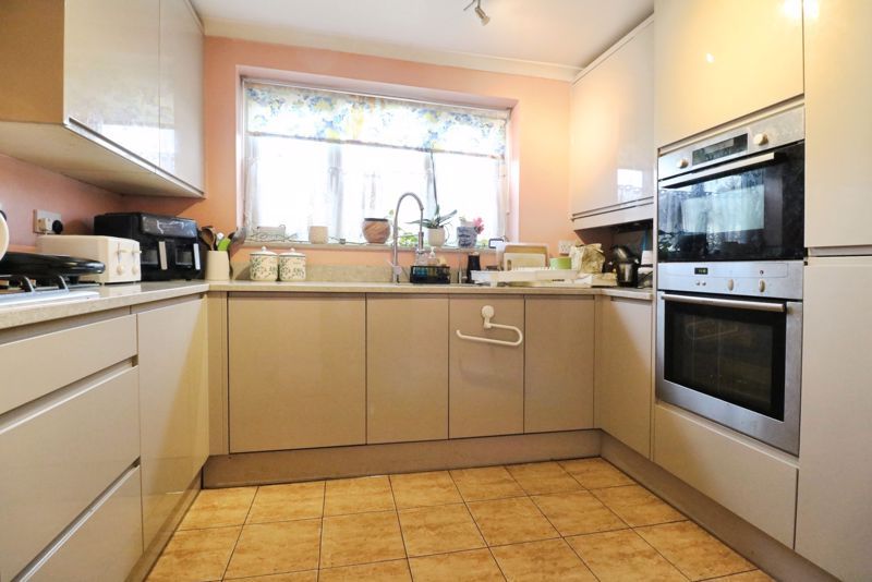 Property photo 3 of 17 Photo 9