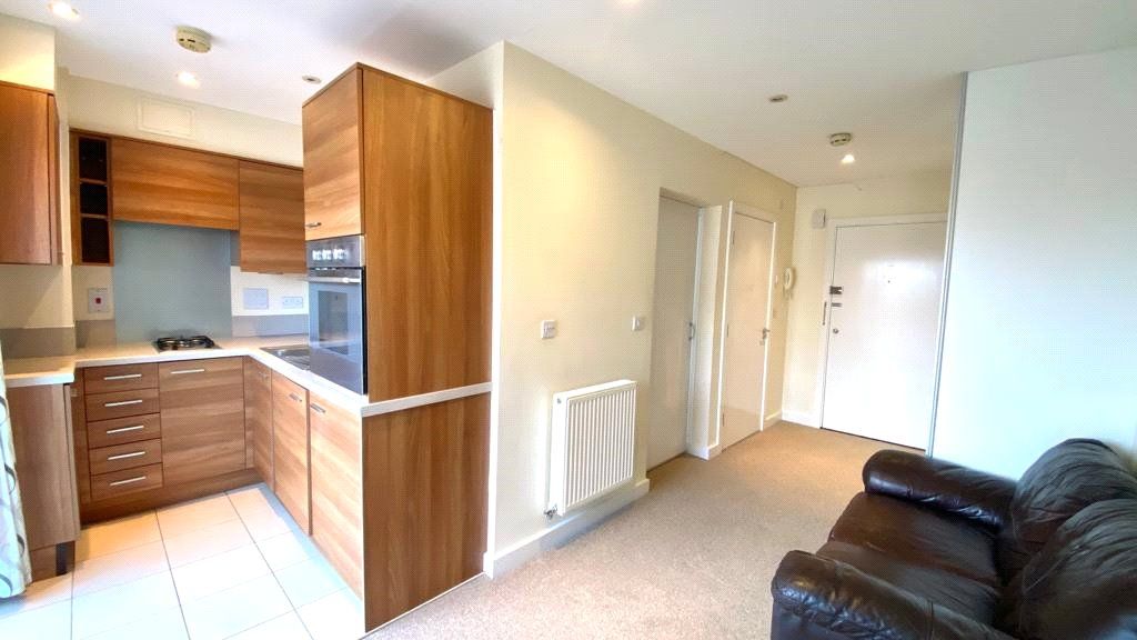 Property photo 2 of 7 Living/Kitchen