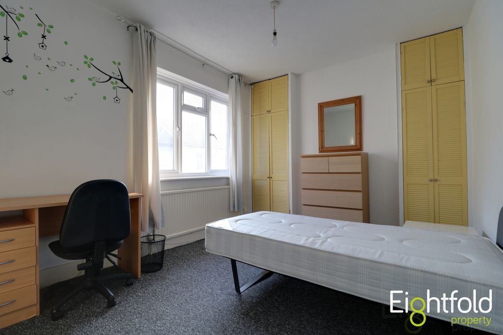 Property photo 3 of 18 Image