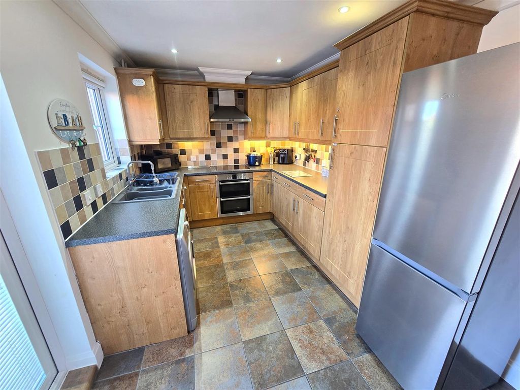 Property photo 3 of 15 Kitchen/Diner