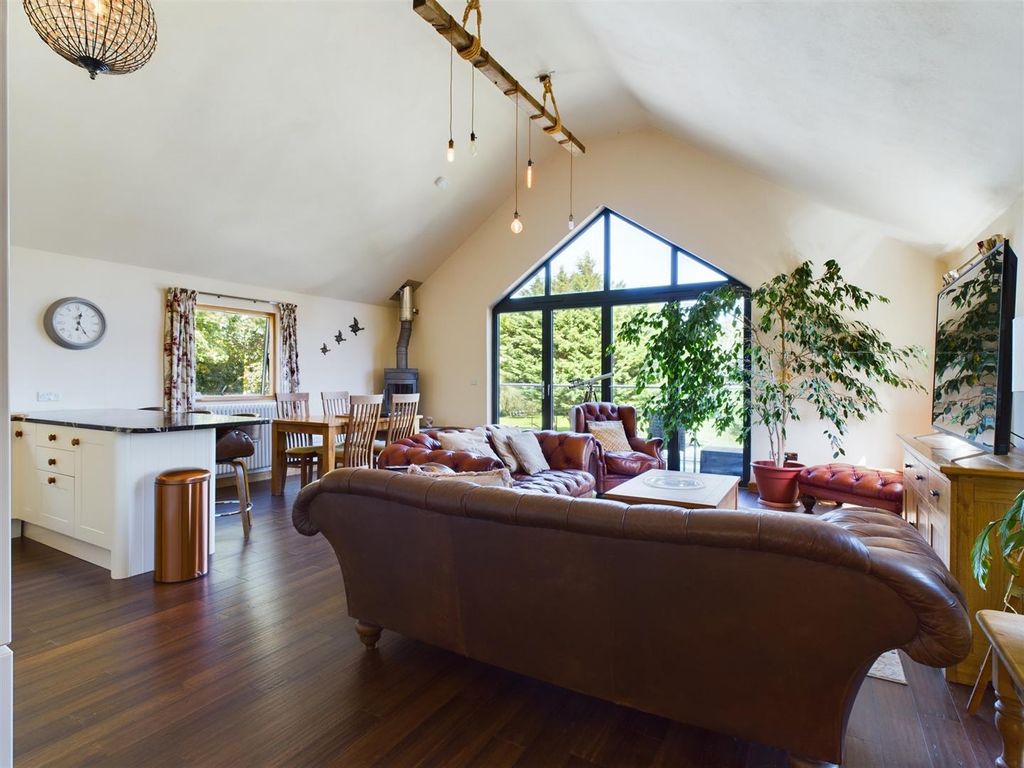 Property photo 3 of 18 The Lodge Lounge