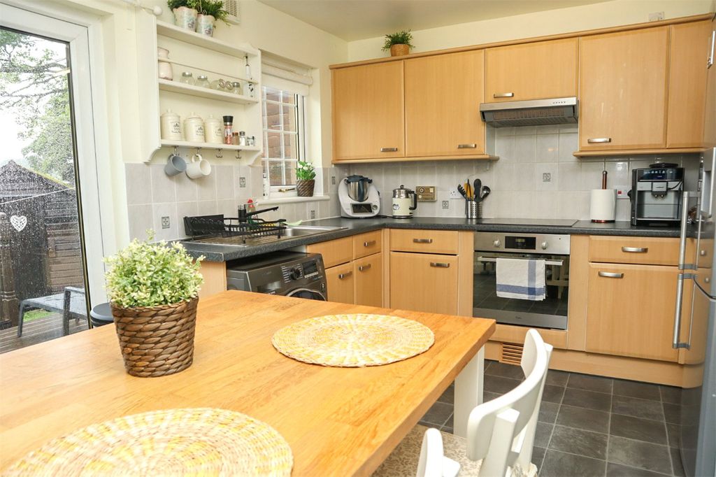 Property photo 3 of 21 Kitchen