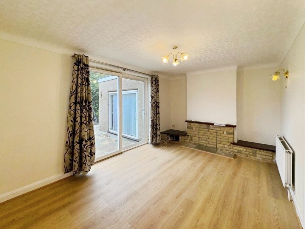 Property photo 3 of 12 Pbox-Living_Room-338839.Jpg