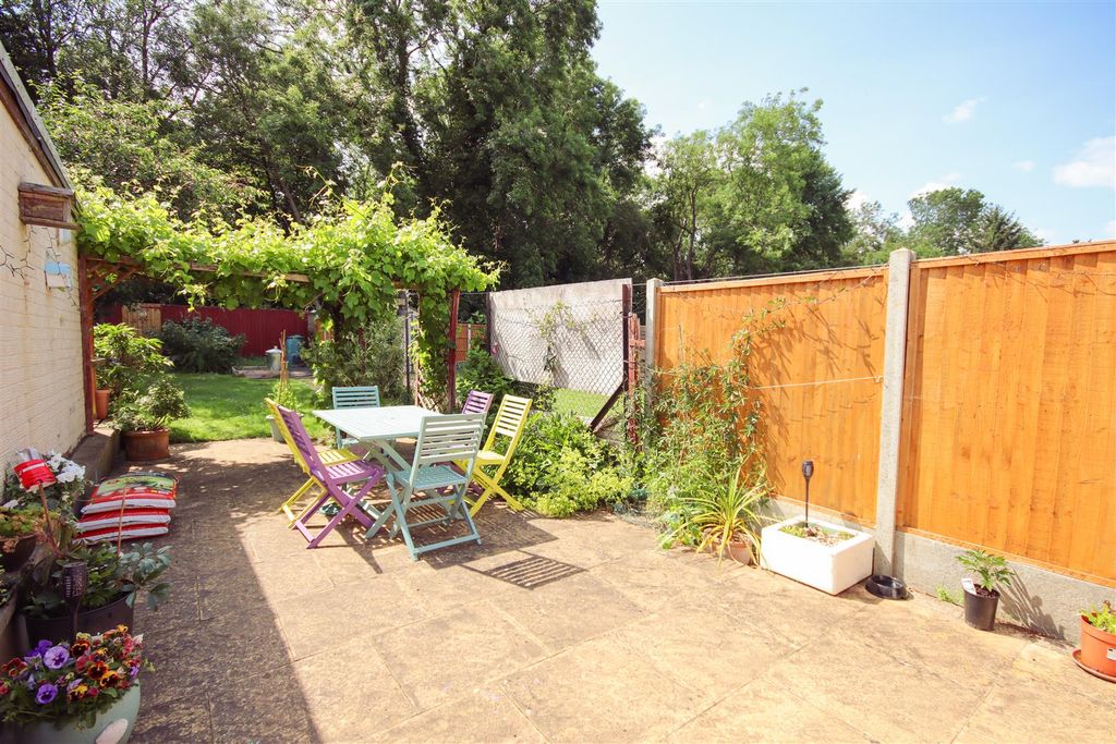 Property photo 2 of 16 Garden.Jpg