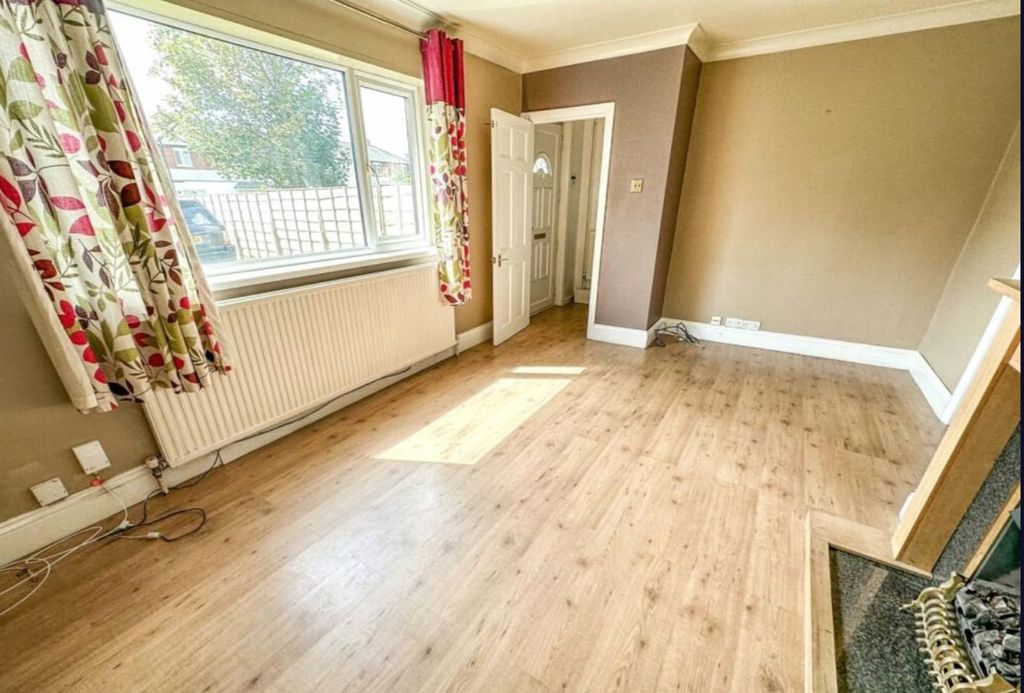 Property photo 3 of 12 Living/Dining Room 2