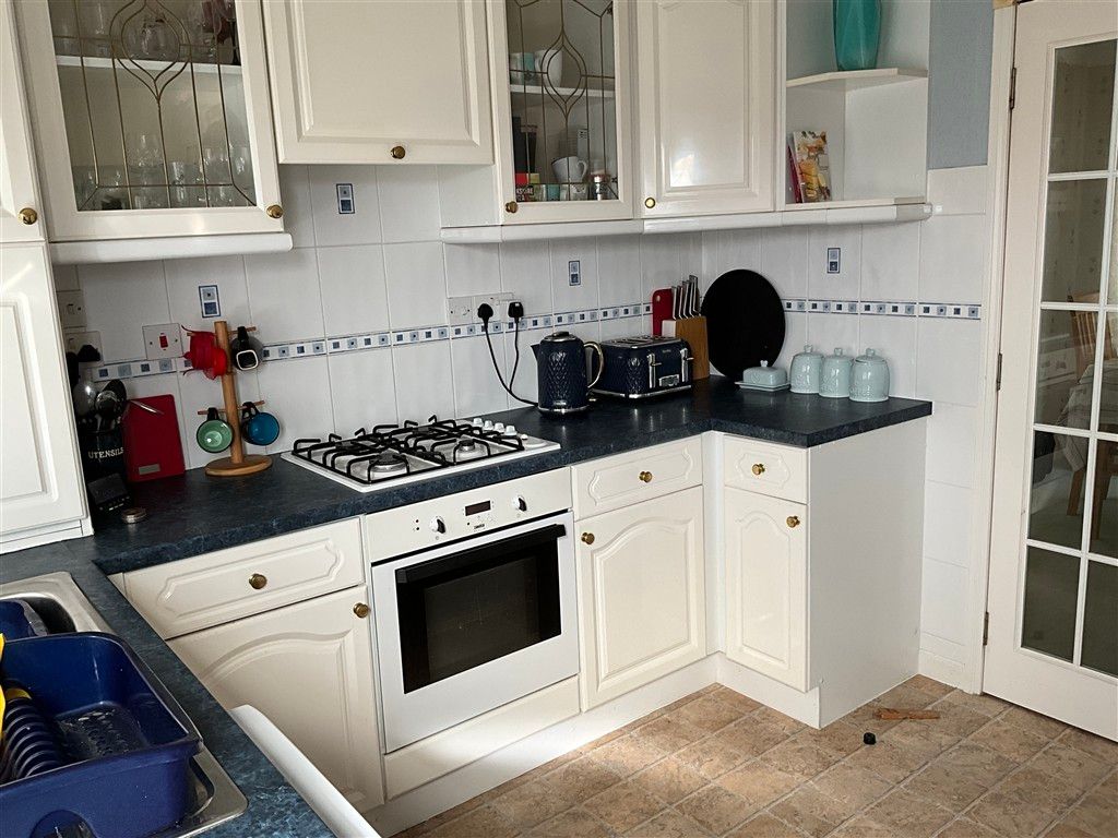 Property photo 2 of 9 Kitchen