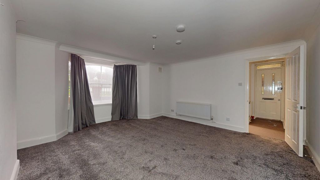 Property photo 2 of 17 Flat A, 31 Belvedere Road, Crystal Palace, London, Se19 2Hj
