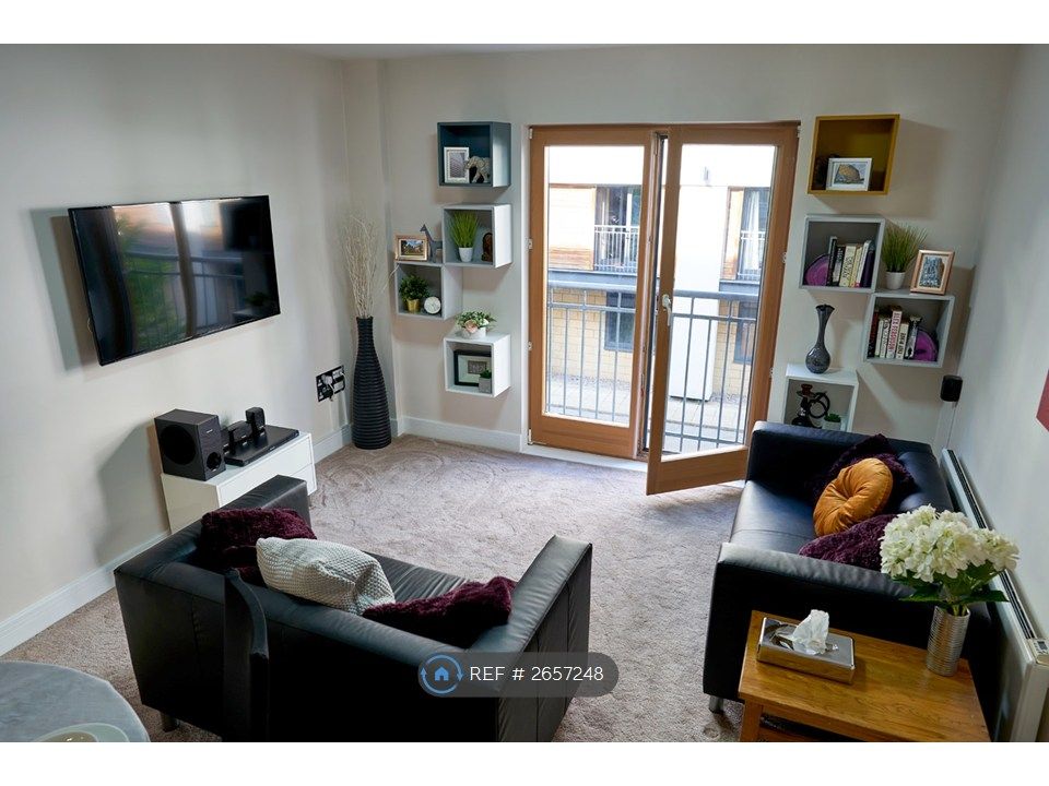 Property photo 1 of 27 Lounge