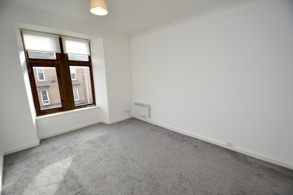 Property photo 3 of 12 4901945