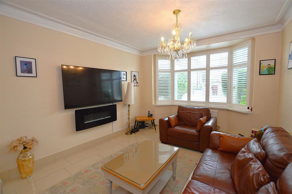 Property photo 2 of 18 24 Priory Road Living Room.Jpg