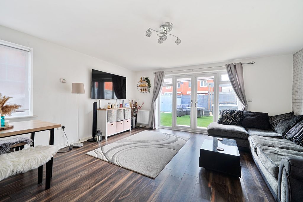 Property photo 2 of 17 Picture No. 16