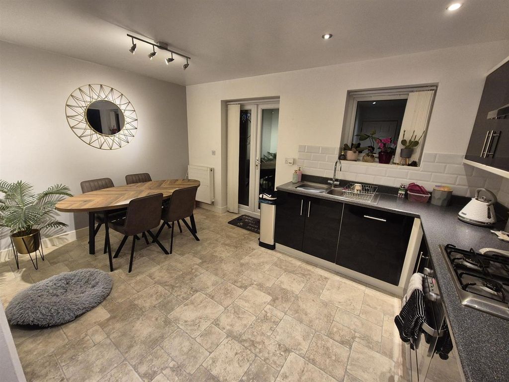 Property photo 2 of 11 1000066592.Jpg