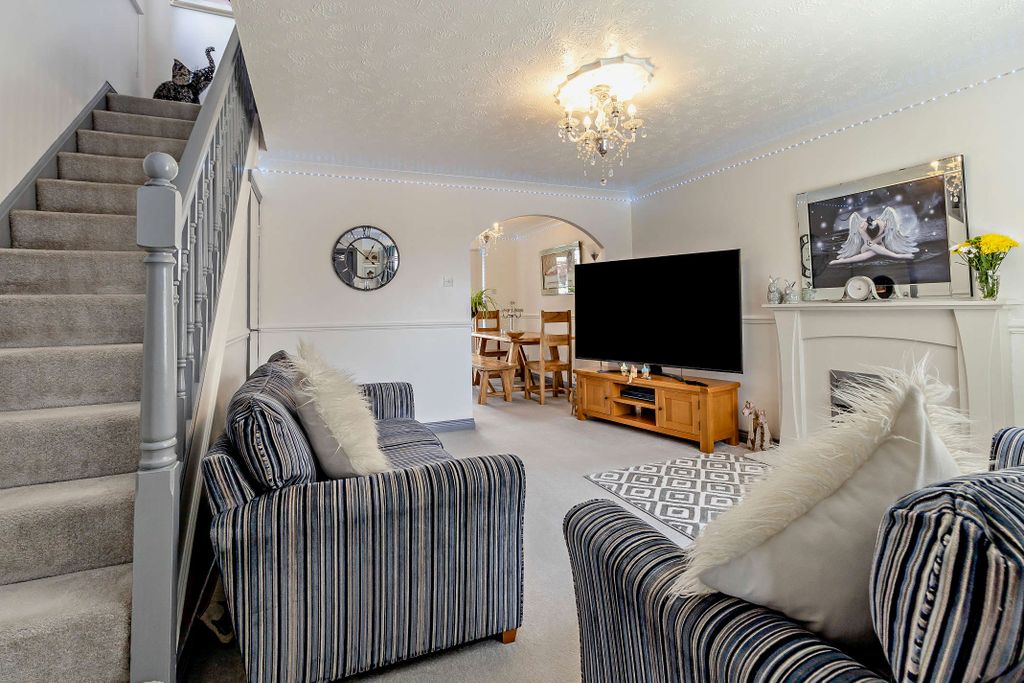 Property photo 1 of 17 Lounge