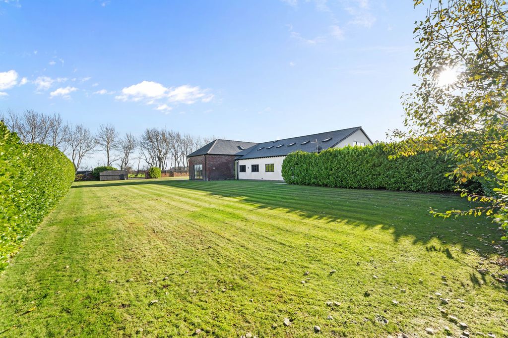 Property photo 2 of 31