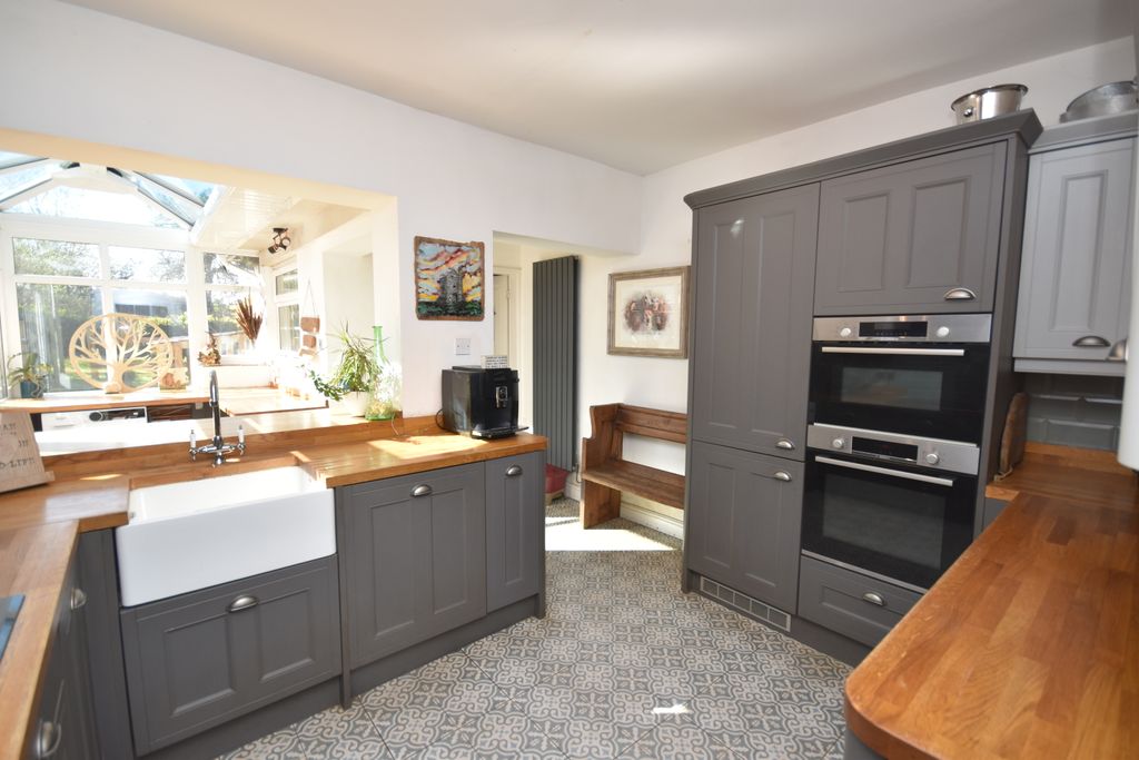 Property photo 3 of 14 Kitchen/Diner