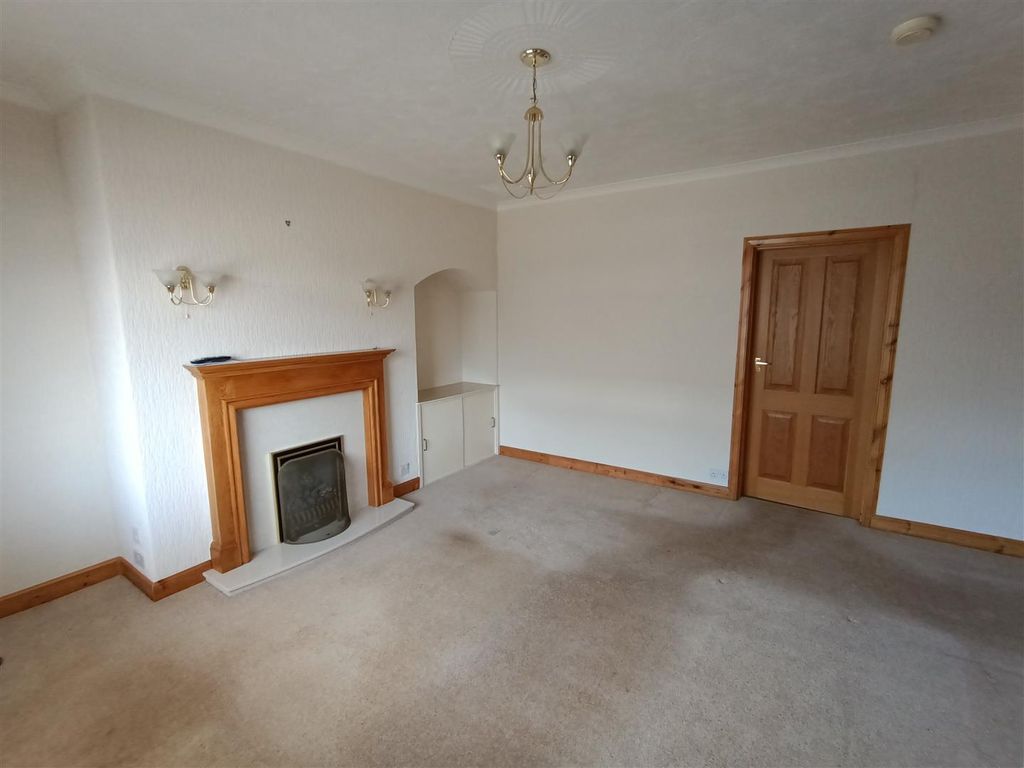 Property photo 3 of 20 Lounge