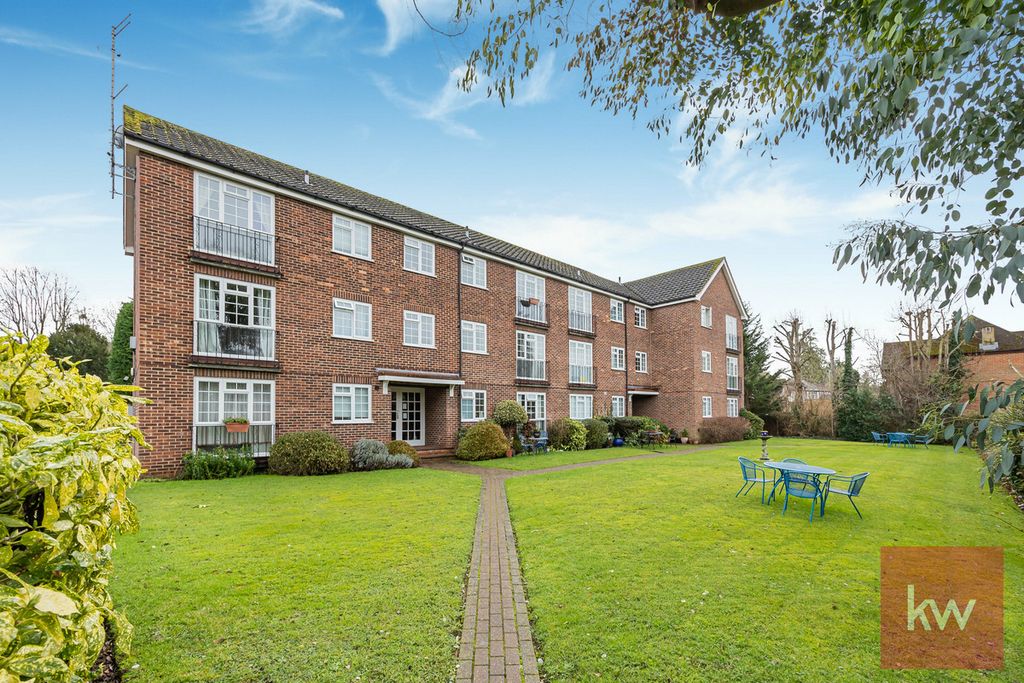 Property photo 2 of 26