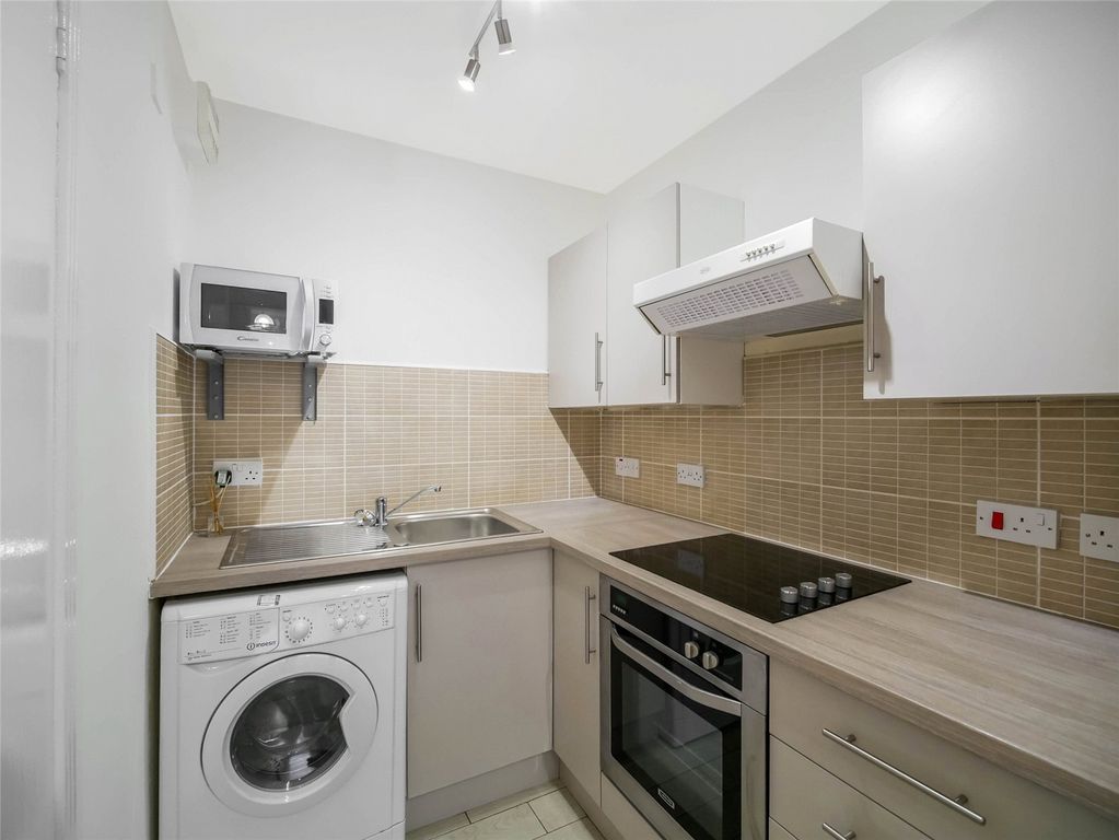 Property photo 3 of 23 Picture No. 24