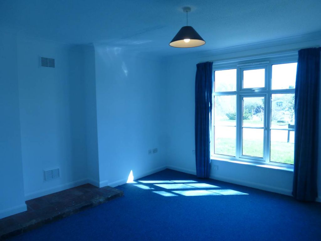 Property photo 3 of 6 Lode House Waterbeach Living Room 2