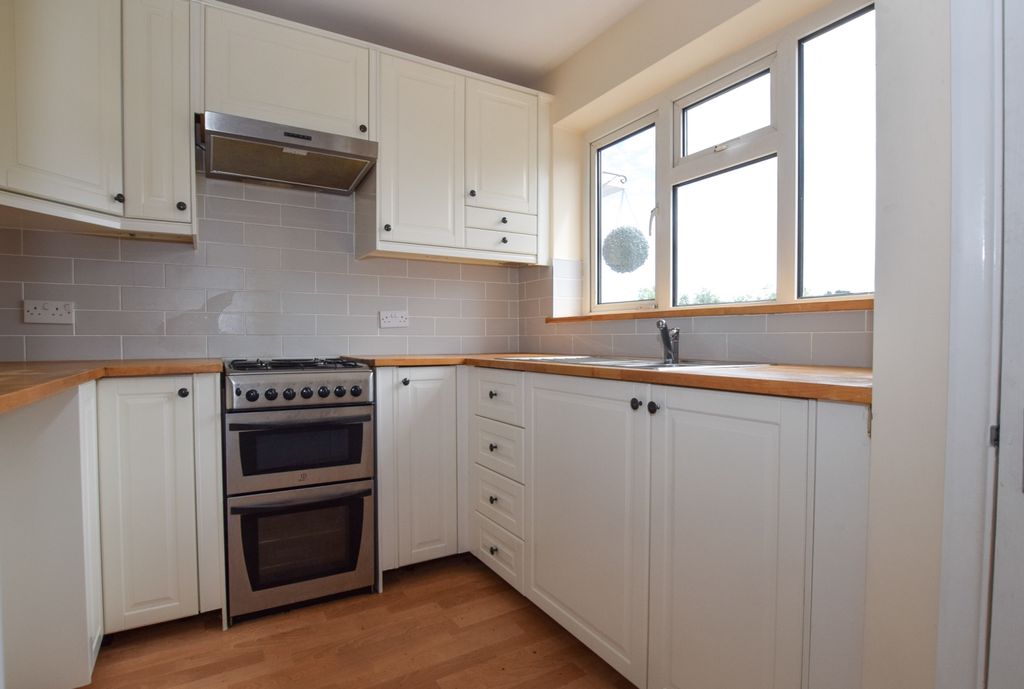 Property photo 2 of 7 Kitchen