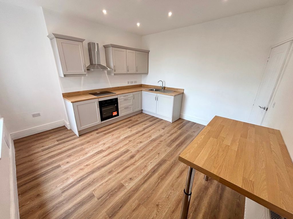Property photo 3 of 31