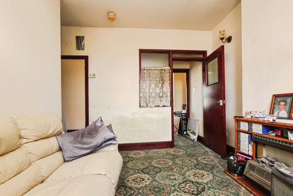 Property photo 3 of 8