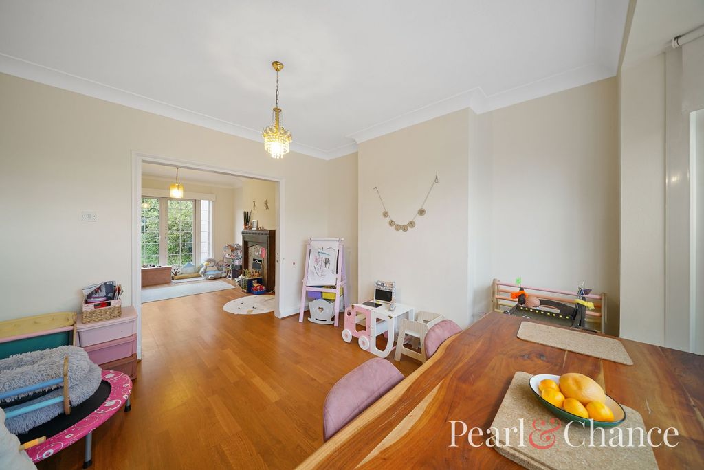 Property photo 2 of 11